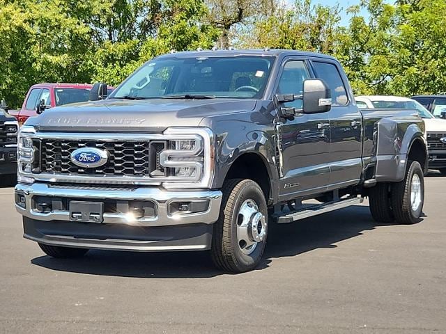 2026 Ford Super Duty F-350 DRW F-350 XLT 4WD Crew Cab 8 Box