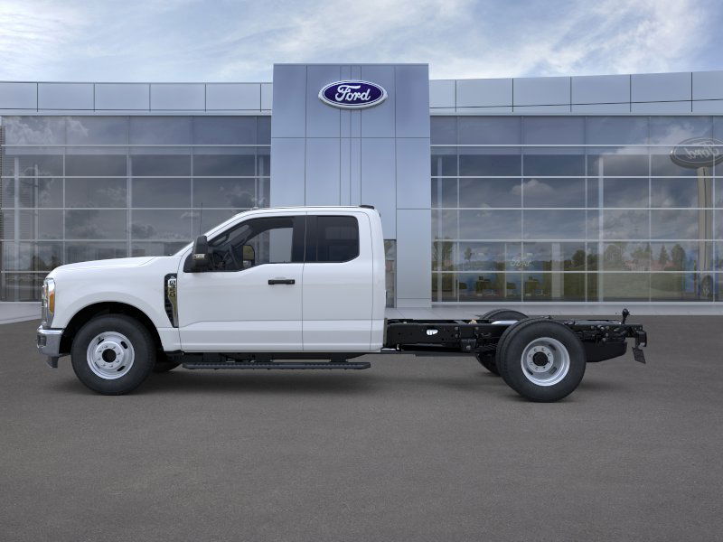 2025 Ford F-350 XL photo 3