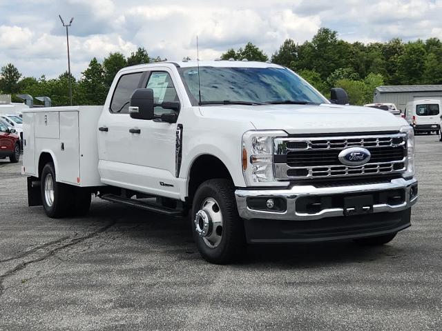 2025 Ford Super Duty F-350 DRW F-350 XL 4WD Crew Cab 179 WB 60 CA
