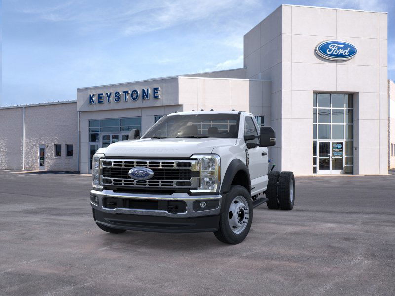 2025 Ford F-550 photo 2