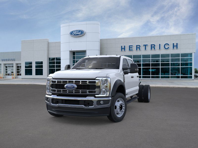 2025 Ford F-450 photo 2