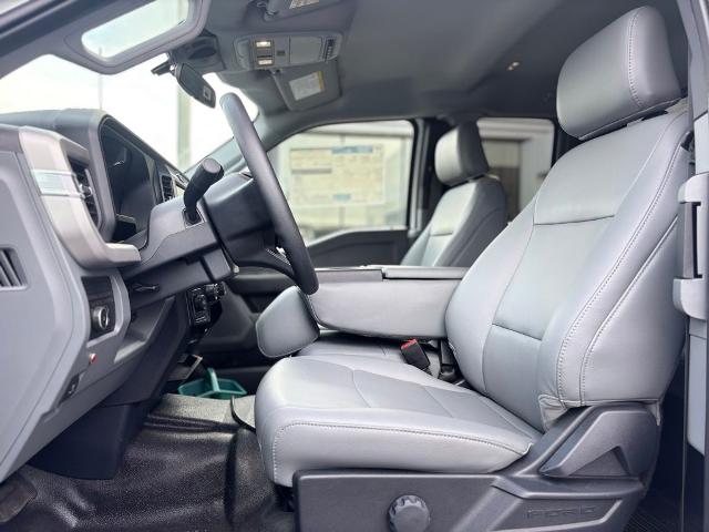 2026 Ford F-350 Super Duty Chassis Cab XL - Photo 33