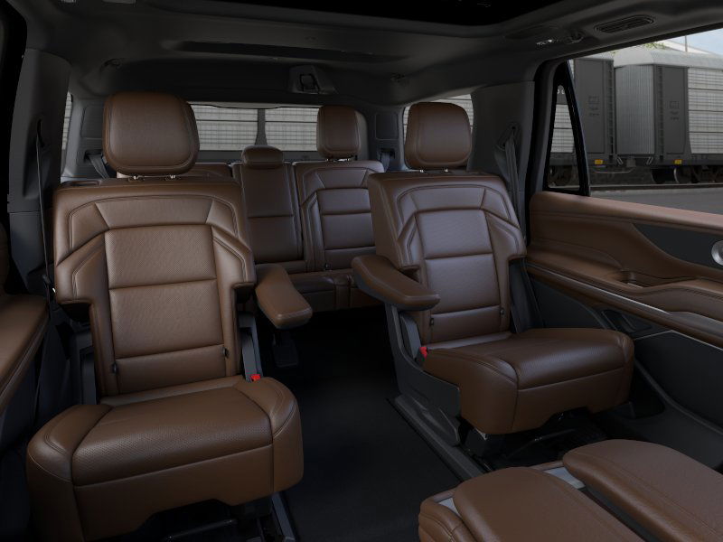 Thumbnail: 2025 Lincoln Navigator - 34