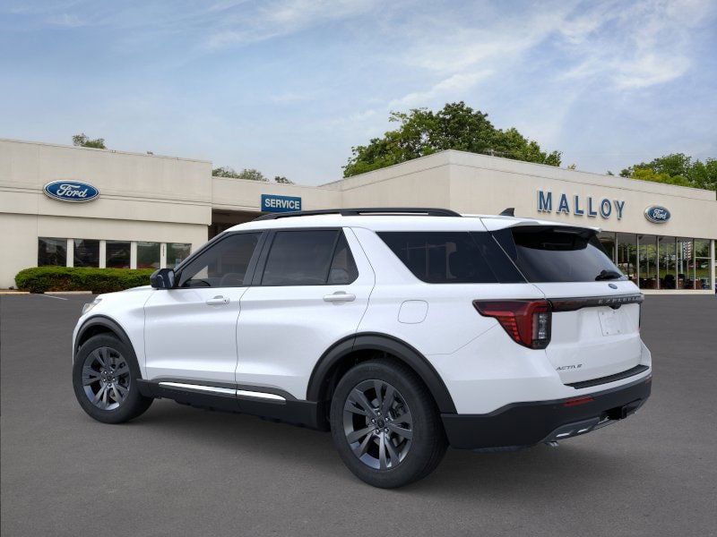 2025 Ford Explorer photo 3