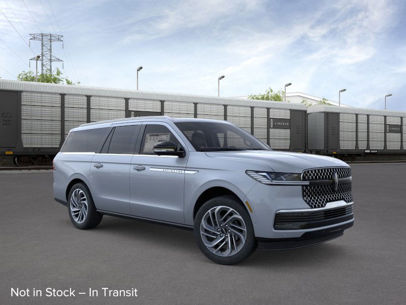 Thumbnail: 2025 Lincoln Navigator L - 15