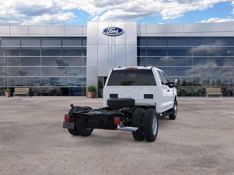 2025 Ford F-350 Super Duty Chassis Cab XL - Photo 31