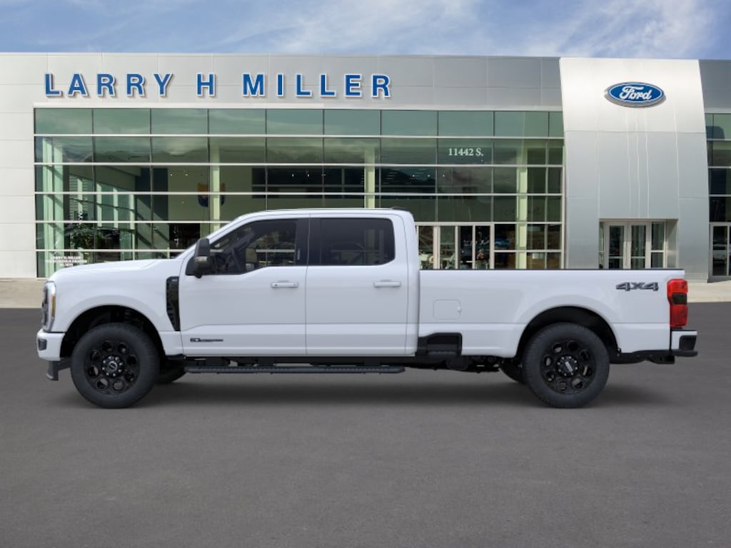 New 2026 Ford Super Duty F-350 SRW XLT 4WD Crew Cab 8' Box V8 Engine