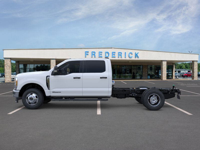 2025 Ford Super Duty F-350 DRW F-350 XL 4WD Crew Cab 179 WB 60 CA