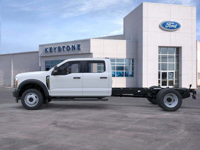 2025 Ford F-550 photo 3