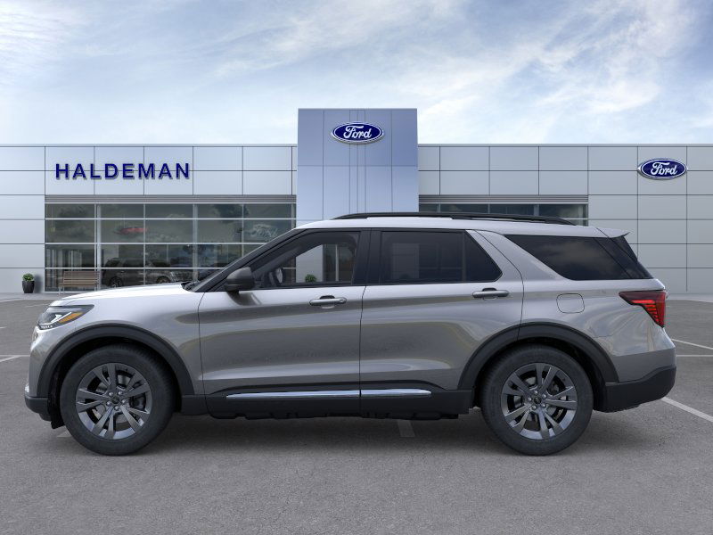 2025 Ford Explorer photo 2