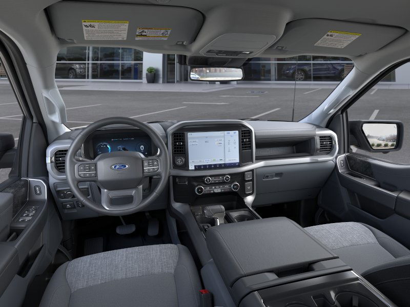 2025 Ford F-150 Lightning XLT - Photo 9