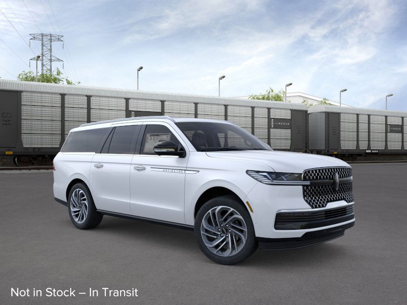 Thumbnail: 2025 Lincoln Navigator L - 16