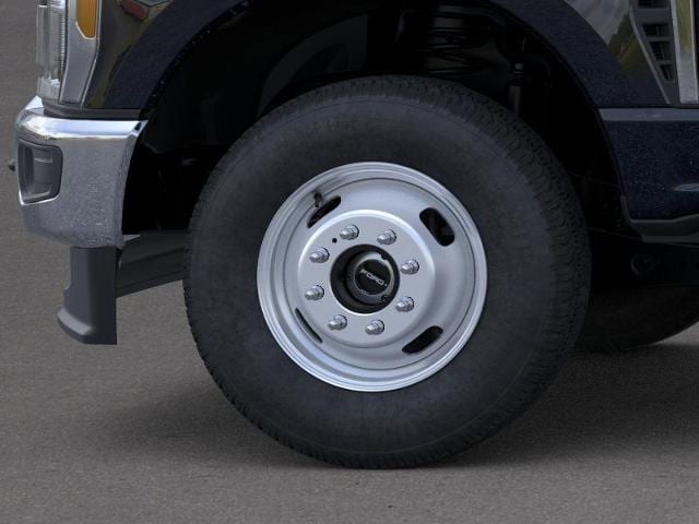 2026 Ford F-350 Super Duty Chassis Cab XL - Photo 39