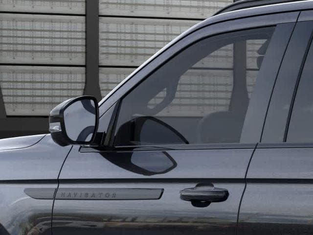 Thumbnail: 2025 Lincoln Navigator L - 43