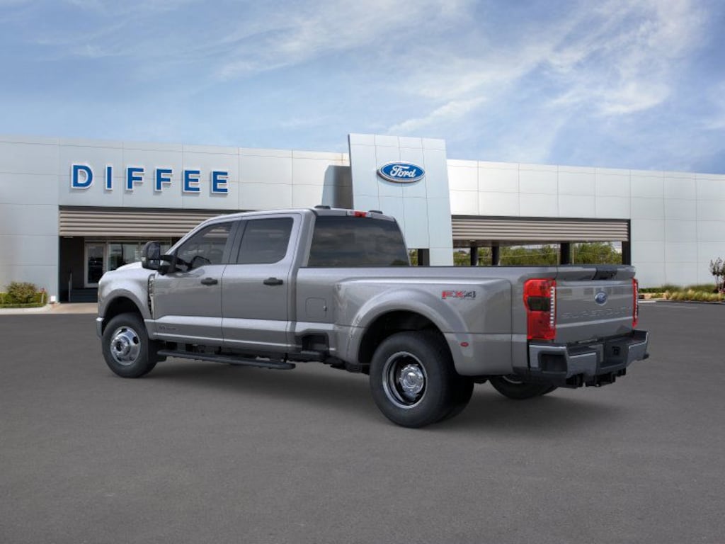 New 2026 Ford Super Duty F-350 XLT Truck Crew Cab