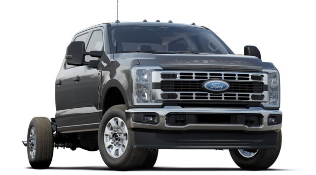 2025 Ford F-350 Super Duty Chassis Cab XLT - Photo 26