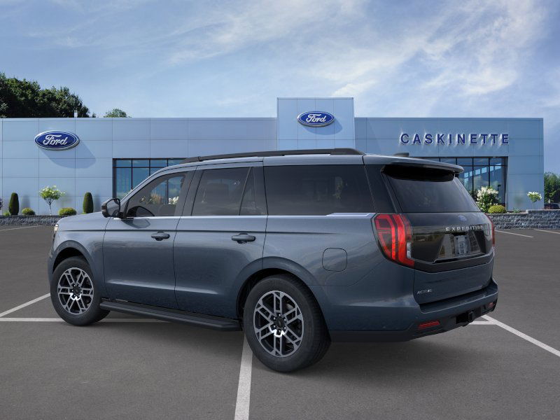 2025 Ford Expedition photo 2
