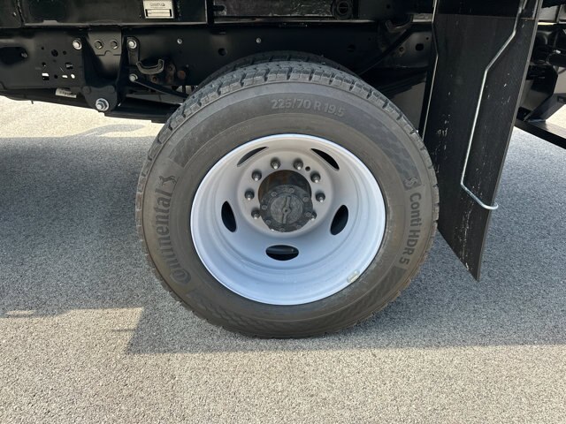 2024 Ford F-450 Super Duty Chassis Cab XL - Photo 41