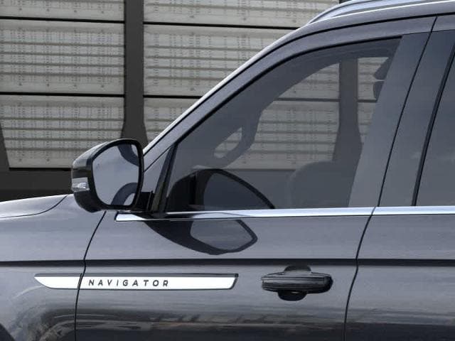 Thumbnail: 2025 Lincoln Navigator L - 43
