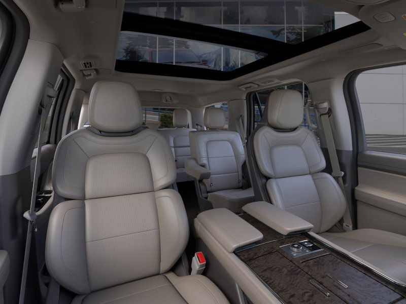 Thumbnail: 2024 Lincoln Navigator - 40