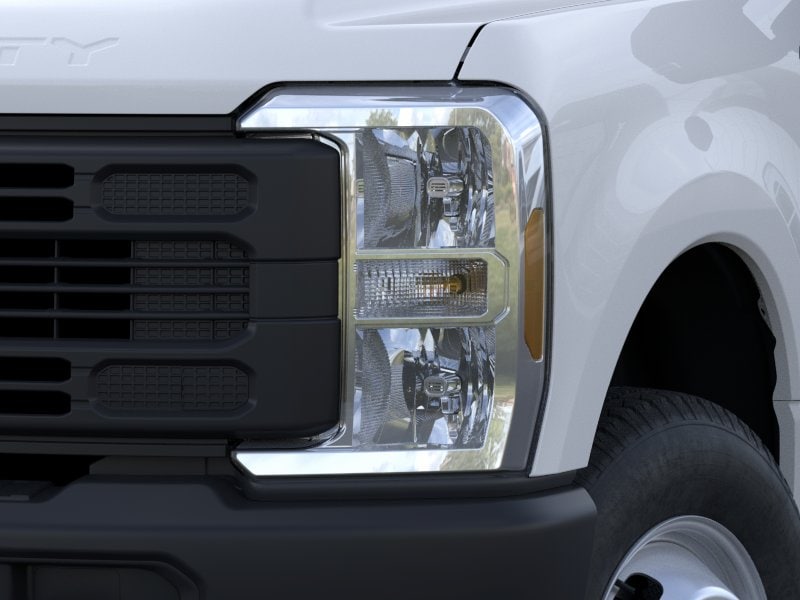 2025 Ford F-350 Super Duty Chassis Cab XL - Photo 40