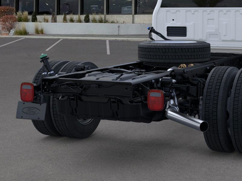 2025 Ford F-550 Super Duty Chassis Cab XL - Photo 44