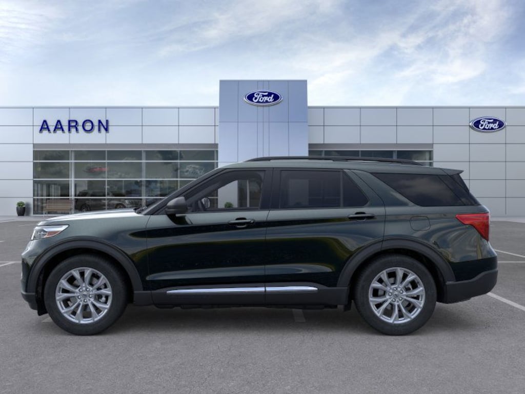 New 2024 Ford Explorer XLT SUV