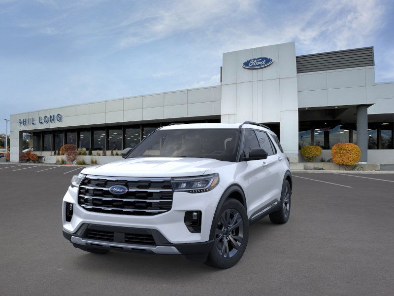 2025 Ford Explorer photo 2