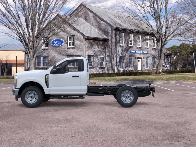 2025 Ford F-350 Super Duty Chassis Cab XLT - Photo 3
