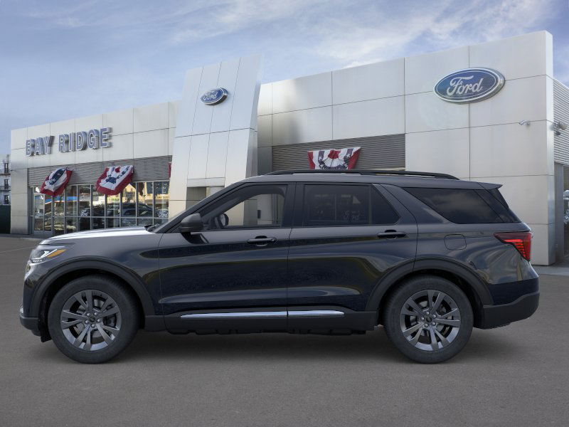 2025 Ford Explorer photo 2