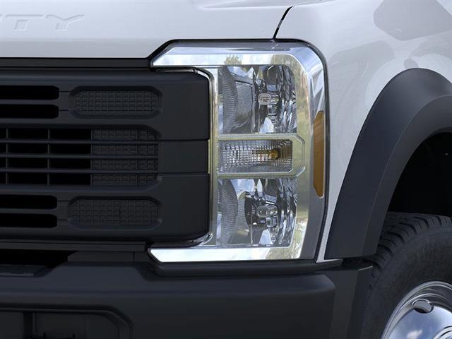 2025 Ford F-550 Super Duty Chassis Cab XL - Photo 40