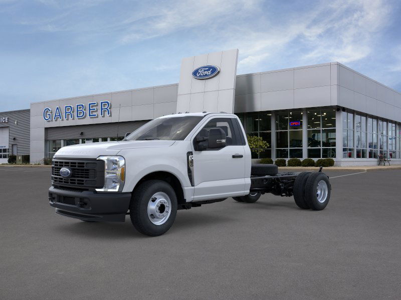 2025 Ford F-350 Super Duty Chassis Cab XL's photo