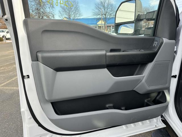 2024 Ford F-350 Super Duty Chassis Cab XL - Photo 28