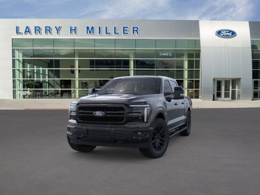 New 2025 Ford F-150 LARIAT 4WD SuperCrew 5-1/2' Box V8 Engine