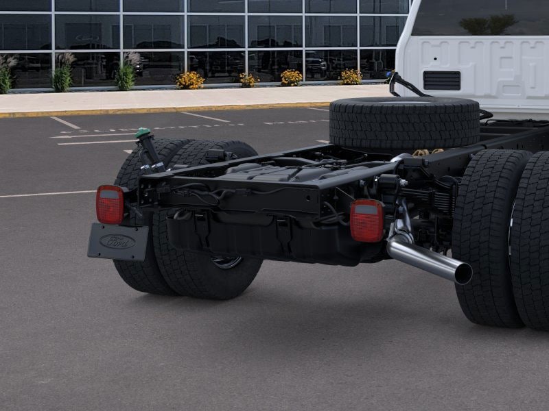 2025 Ford F-550 Super Duty Chassis Cab XLT - Photo 21