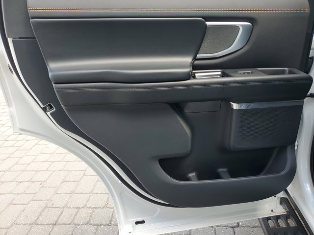 2025 Ford Expedition photo 13