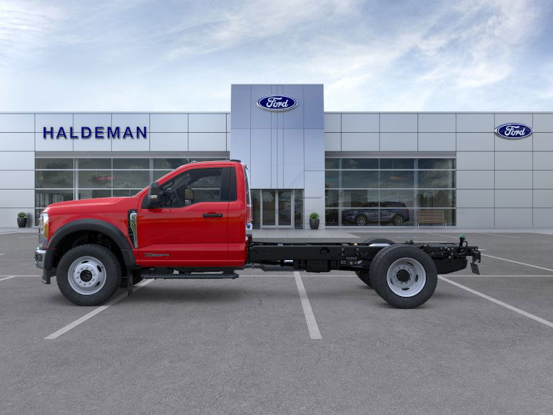 2025 Ford F-550 photo 2