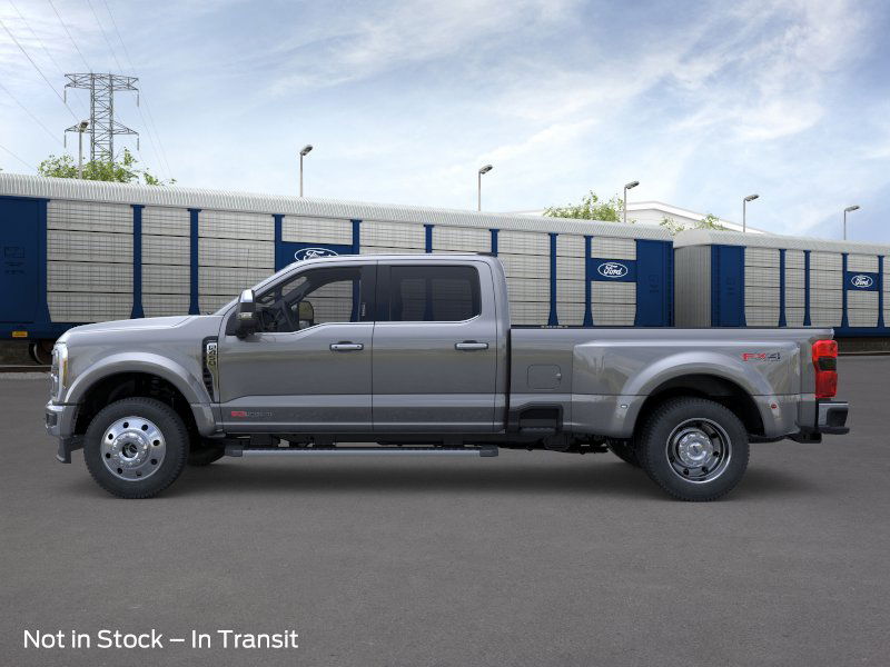 2026 Ford F-450 Lariat photo 3
