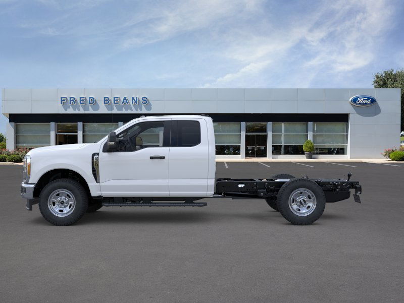 2025 Ford F-350 XL photo 4