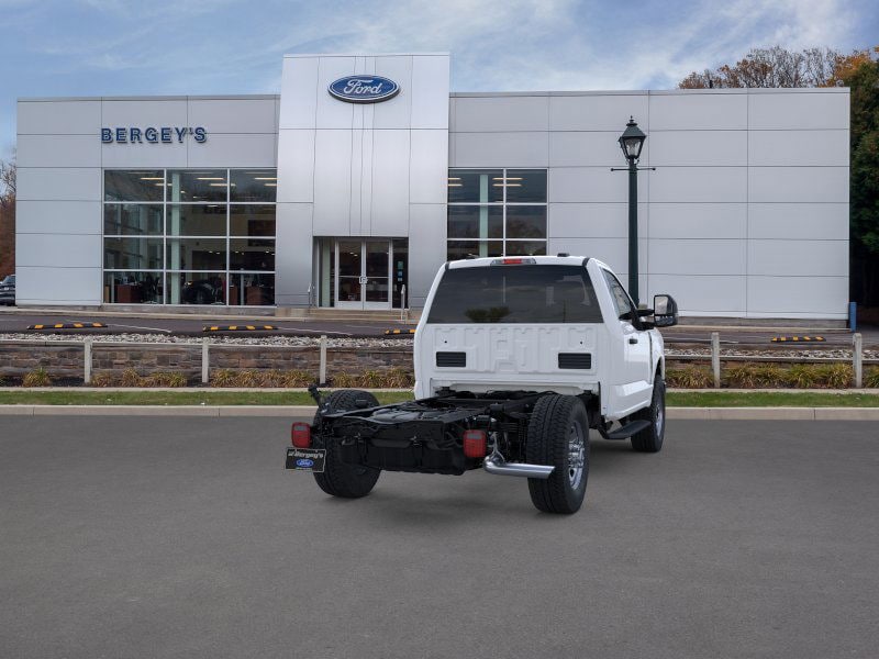 2025 Ford F-350 Super Duty Chassis Cab XLT - Photo 40