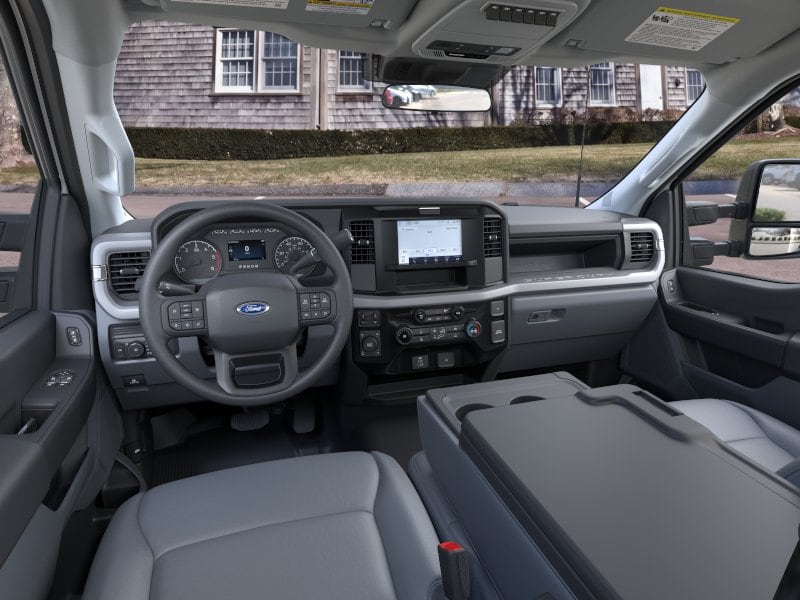 2025 Ford F-350 Super Duty Chassis Cab XLT - Photo 9
