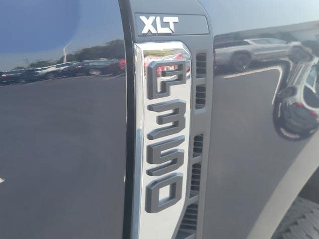 2025 Ford F-350 XLT photo 7