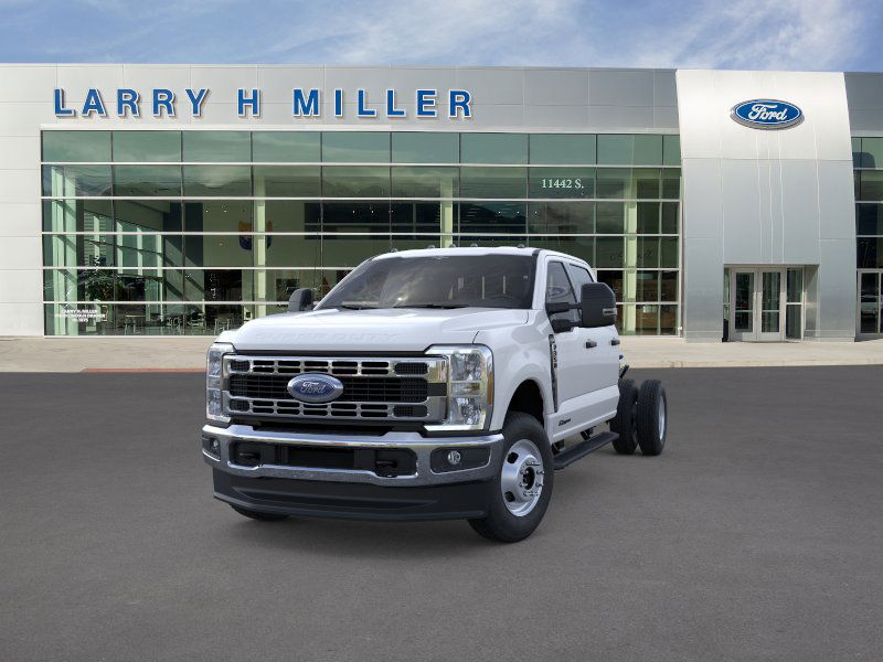 2026 Ford F-350 XLT photo 2