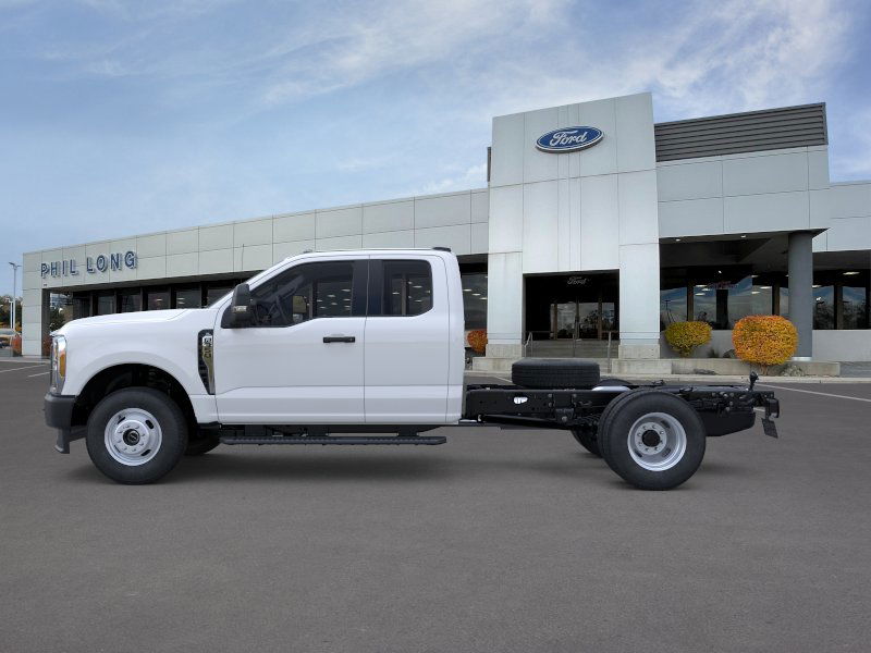 2025 Ford F-350 Super Duty Chassis Cab XL - Photo 26