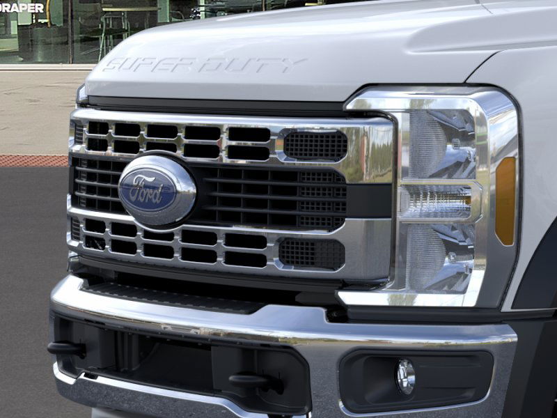 2025 Ford F-550 Super Duty Chassis Cab XLT - Photo 39