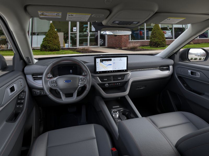 2025 Ford Explorer photo 2