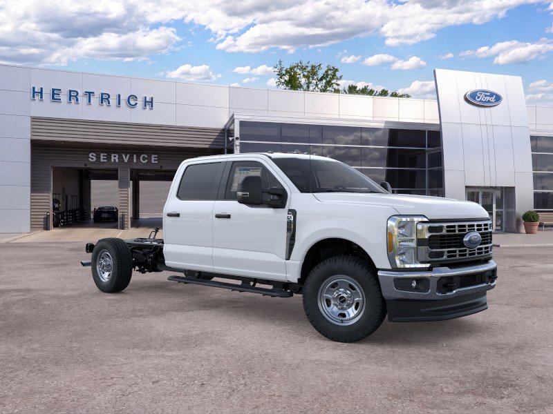 2026 Ford Super Duty F-350 SRW Chassis Cab F-350&reg; XL Truck Crew Cab