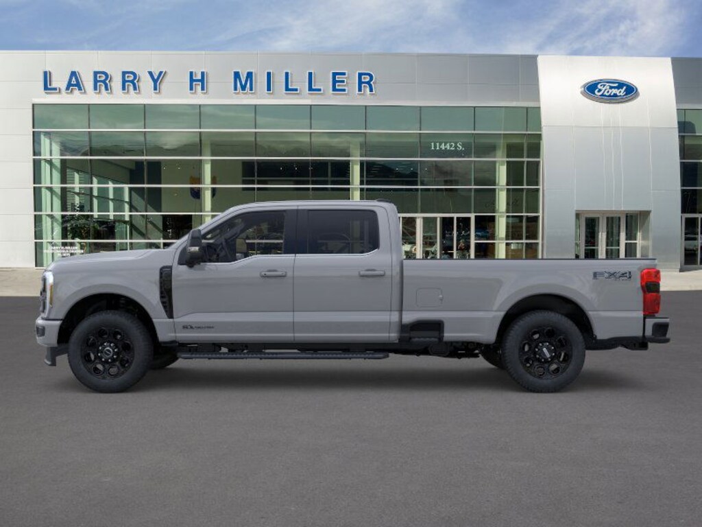 New 2026 Ford Super Duty F-350 SRW LARIAT 4WD Crew Cab 8' Box V8 Engine