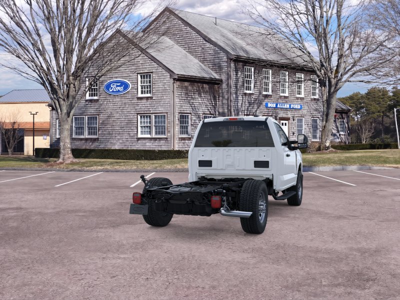 2025 Ford F-350 Super Duty Chassis Cab XLT - Photo 8