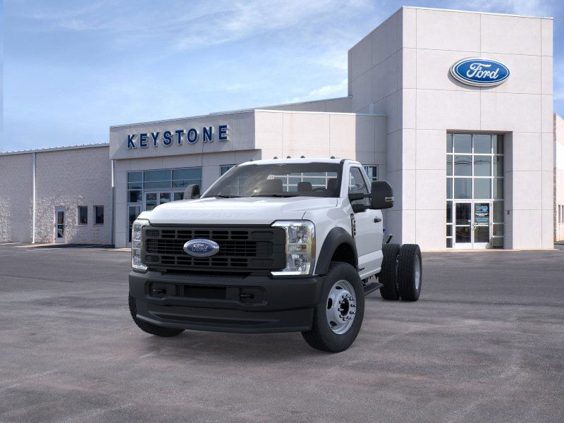 2025 Ford F-600 photo 2